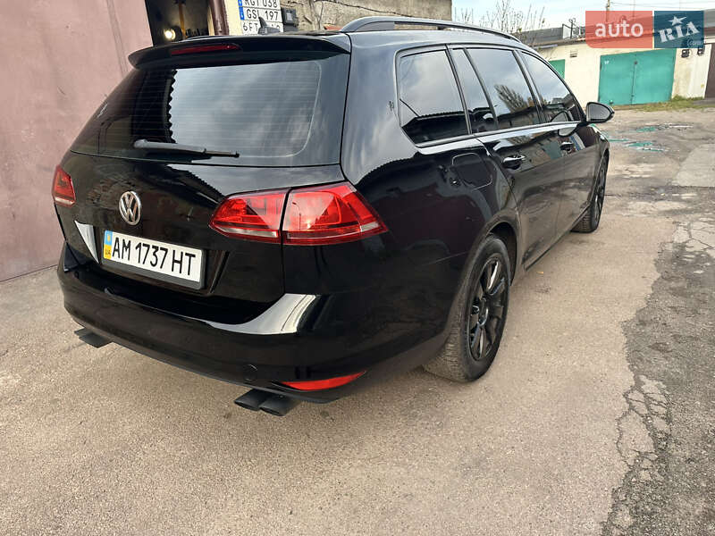 Універсал Volkswagen Golf 2016 в Житомирі