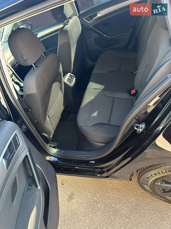 Універсал Volkswagen Golf 2016 в Житомирі