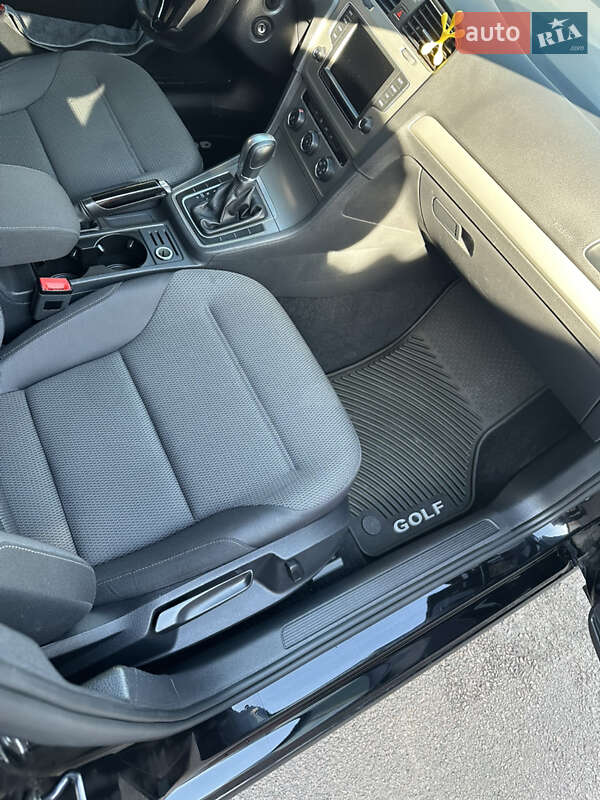 Універсал Volkswagen Golf 2016 в Житомирі