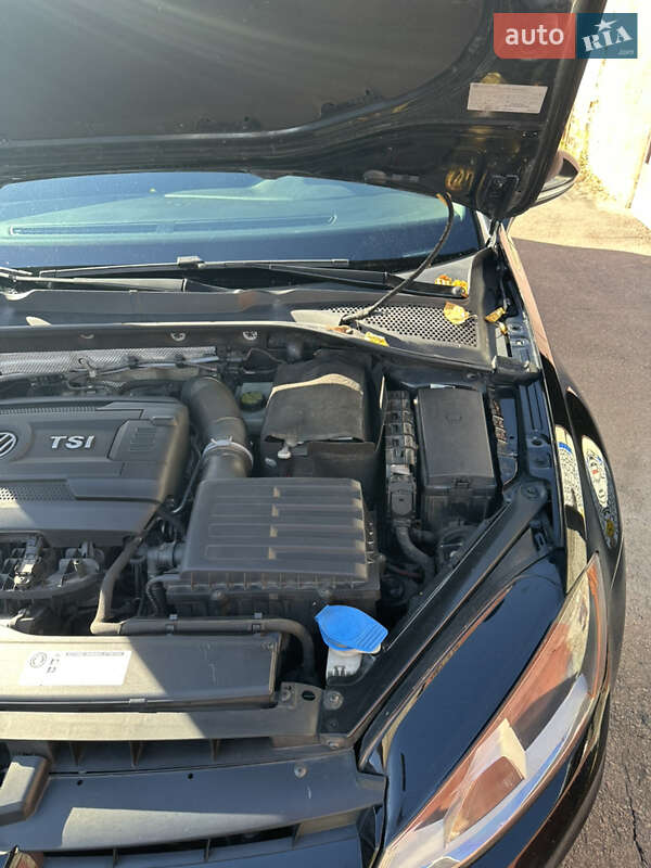 Універсал Volkswagen Golf 2016 в Житомирі