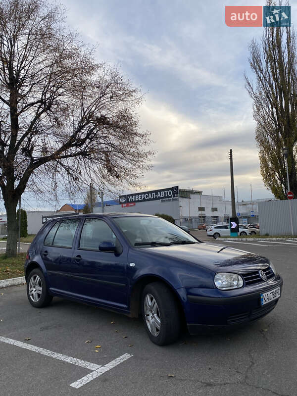 Хэтчбек Volkswagen Golf 2001 в Киеве