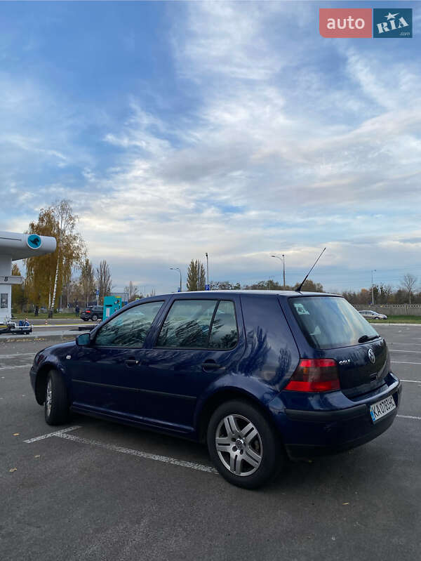 Хэтчбек Volkswagen Golf 2001 в Киеве