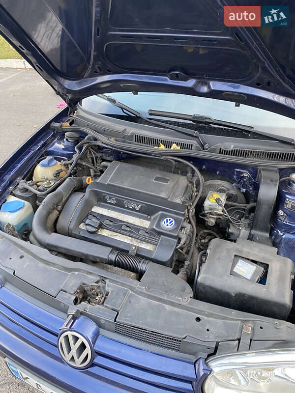 Хэтчбек Volkswagen Golf 2001 в Киеве