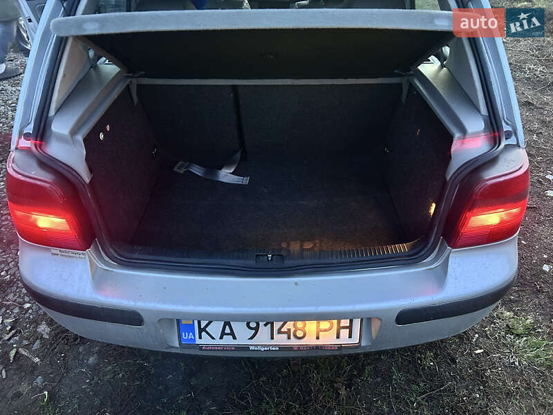 Хэтчбек Volkswagen Golf 2002 в Киеве