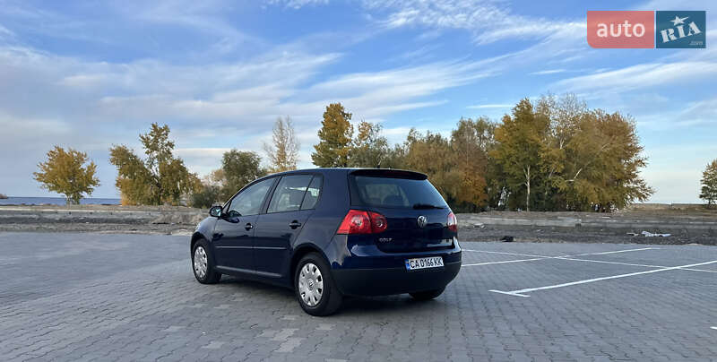 Хэтчбек Volkswagen Golf 2005 в Черкассах