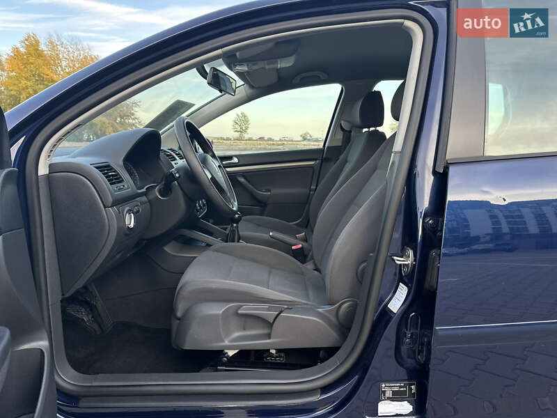 Хэтчбек Volkswagen Golf 2005 в Черкассах