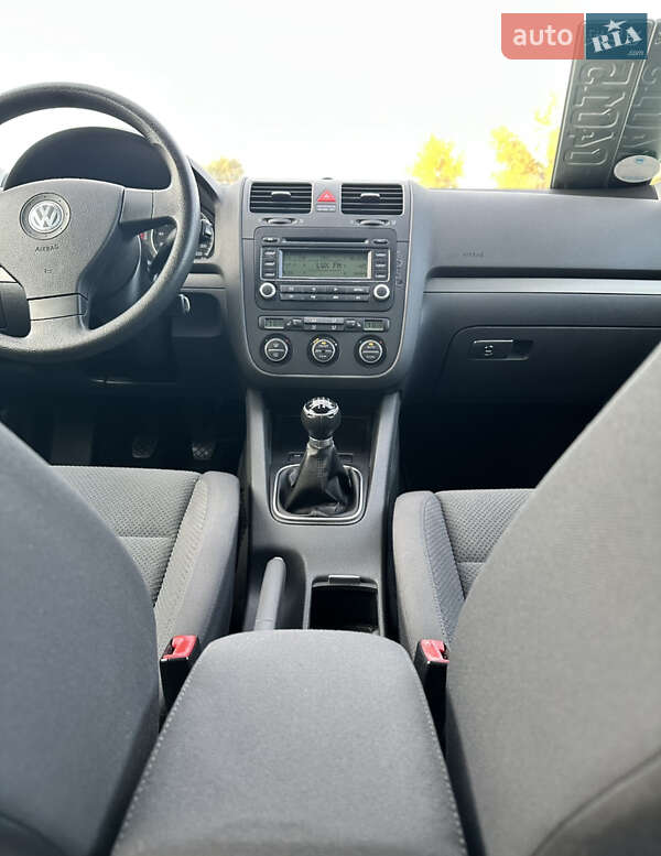 Хэтчбек Volkswagen Golf 2005 в Черкассах