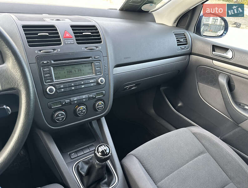 Хэтчбек Volkswagen Golf 2005 в Черкассах