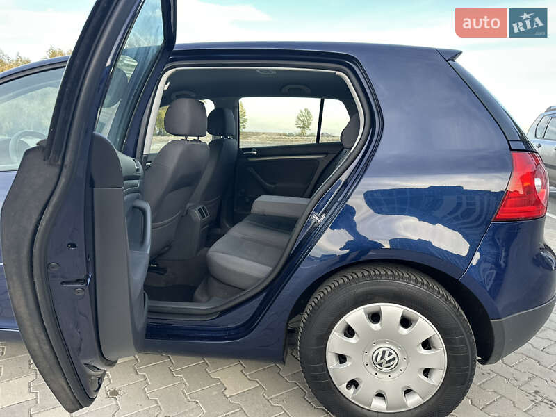 Хэтчбек Volkswagen Golf 2005 в Черкассах