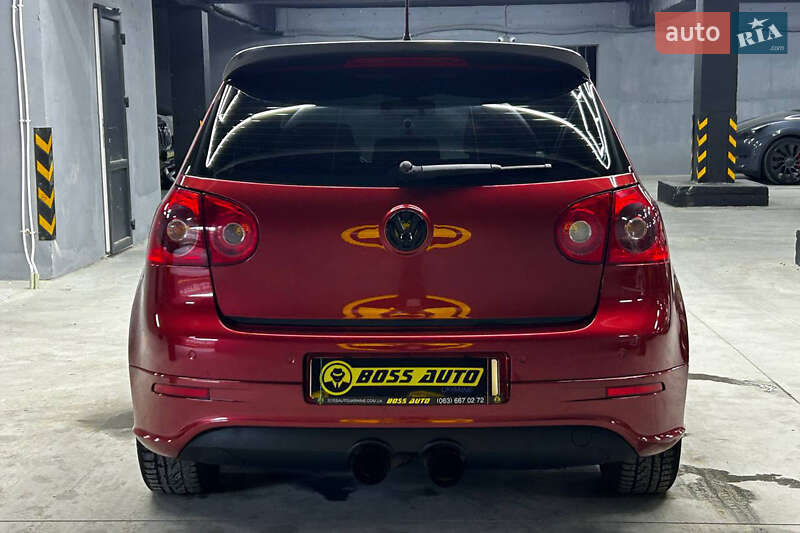 Хетчбек Volkswagen Golf 2005 в Чернівцях