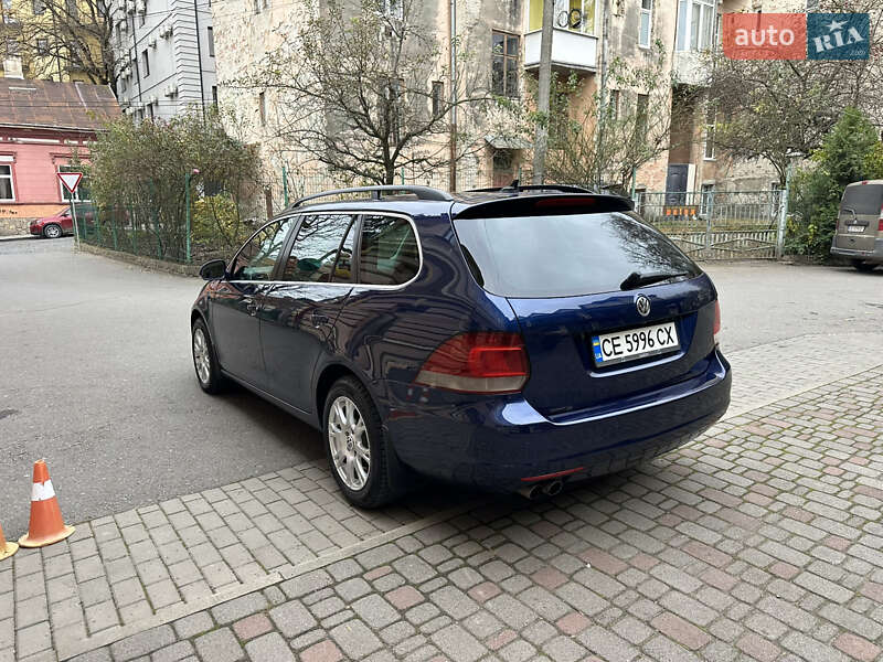 Универсал Volkswagen Golf 2010 в Черновцах