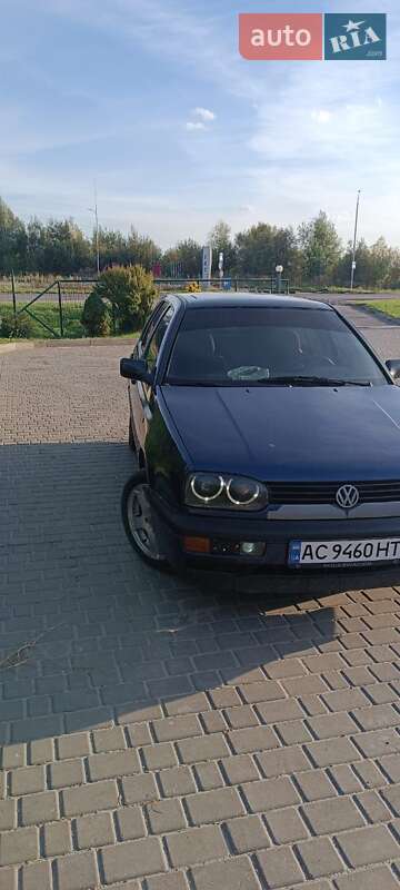 Хэтчбек Volkswagen Golf 1994 в Ковеле