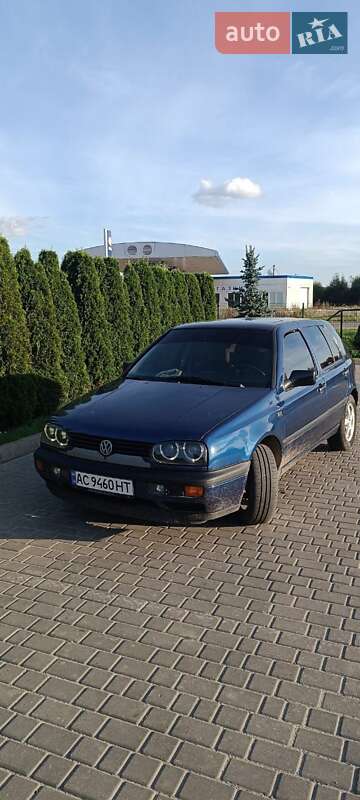 Хэтчбек Volkswagen Golf 1994 в Ковеле