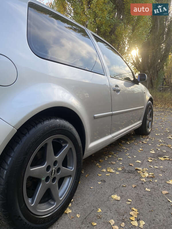 Хетчбек Volkswagen Golf 2001 в Полтаві