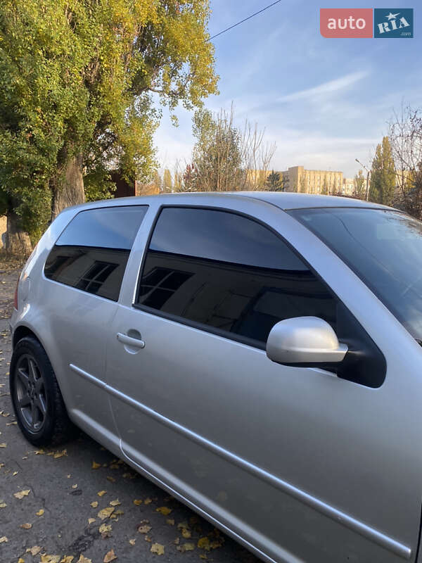 Хетчбек Volkswagen Golf 2001 в Полтаві