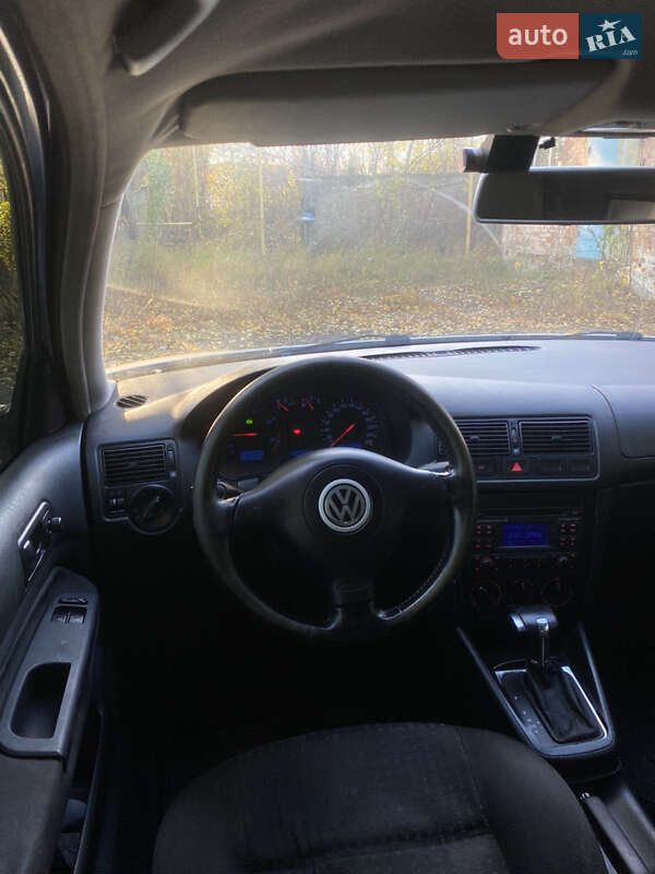 Хетчбек Volkswagen Golf 2001 в Полтаві