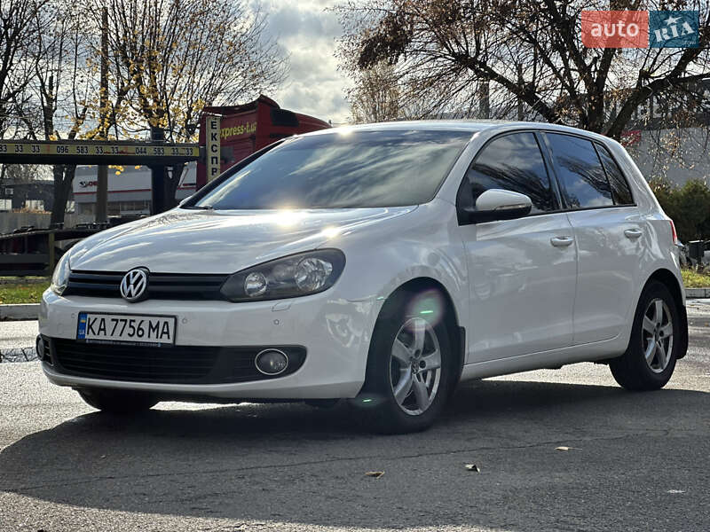 Хэтчбек Volkswagen Golf 2012 в Киеве