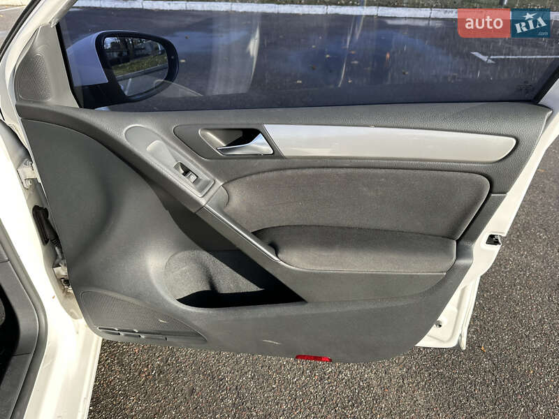 Хэтчбек Volkswagen Golf 2012 в Киеве