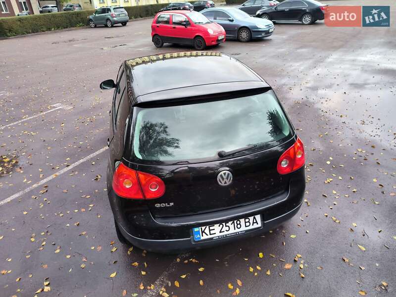 Хэтчбек Volkswagen Golf 2005 в Каменском