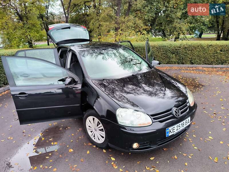 Хэтчбек Volkswagen Golf 2005 в Каменском