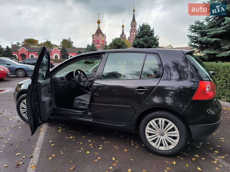 Хэтчбек Volkswagen Golf 2005 в Каменском
