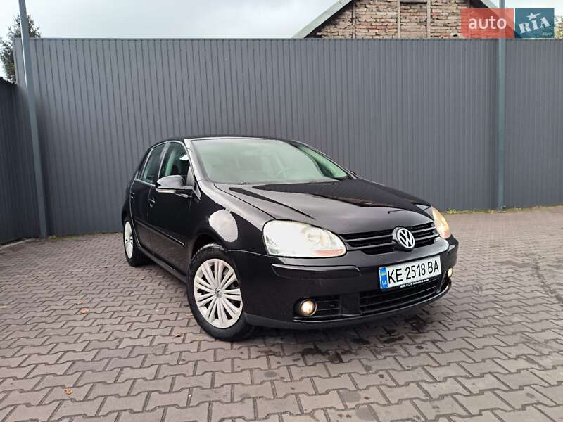 Хэтчбек Volkswagen Golf 2005 в Каменском