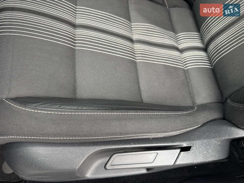 Универсал Volkswagen Golf 2012 в Ровно фото 23 Универсал Volkswagen Golf 2012 в Ровно