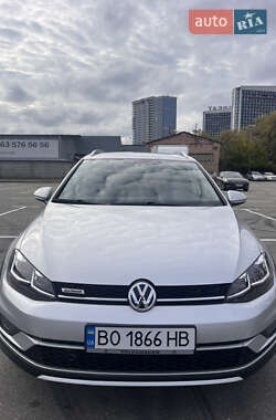 Универсал Volkswagen Golf 2017 в Киеве