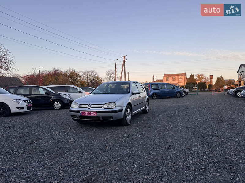 Хэтчбек Volkswagen Golf 2002 в Звенигородке