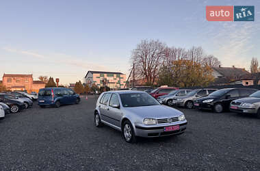 Хетчбек Volkswagen Golf 2002 в Звенигородці