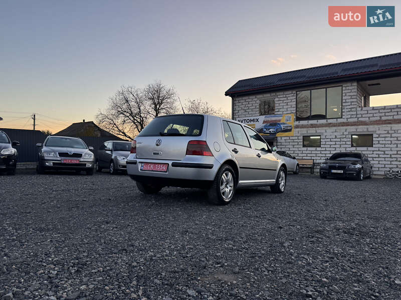 Хэтчбек Volkswagen Golf 2002 в Звенигородке