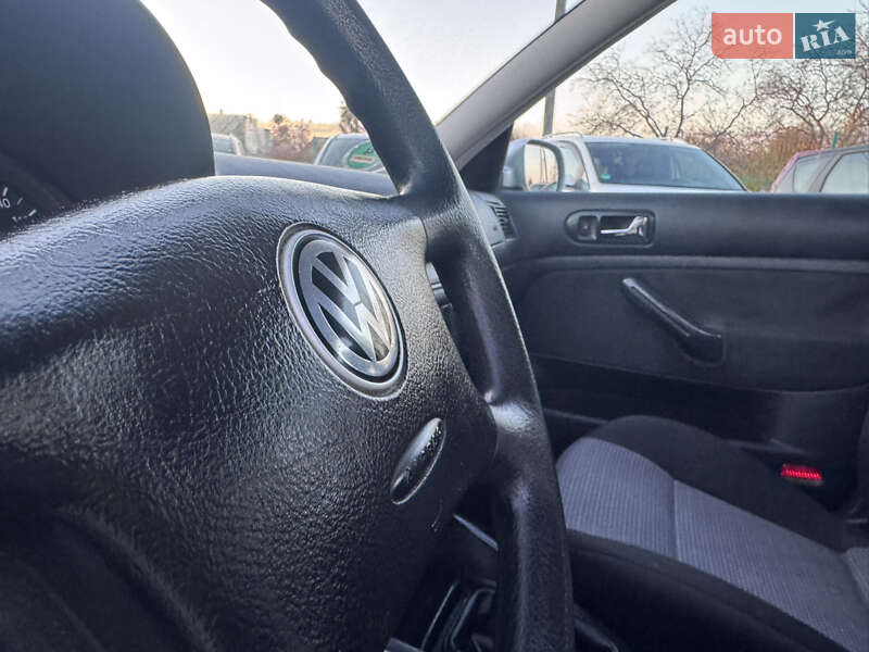 Хэтчбек Volkswagen Golf 2002 в Звенигородке