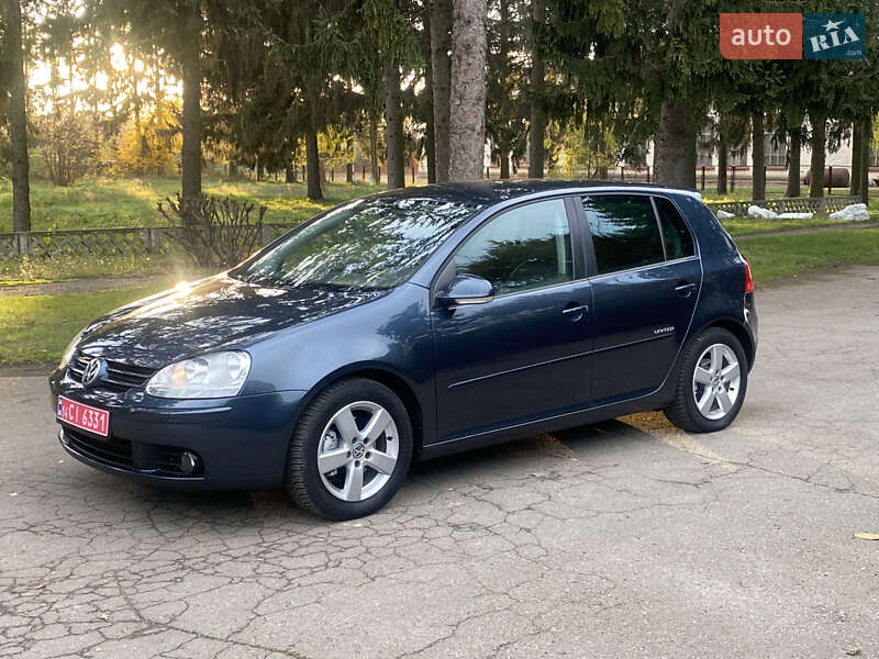 Хэтчбек Volkswagen Golf 2008 в Умани