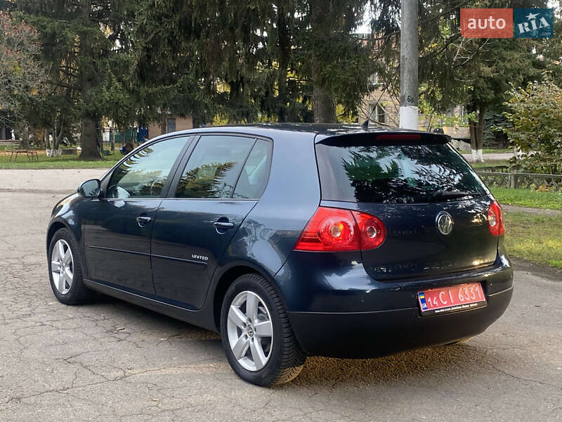Хэтчбек Volkswagen Golf 2008 в Умани
