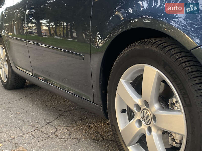 Хэтчбек Volkswagen Golf 2008 в Умани