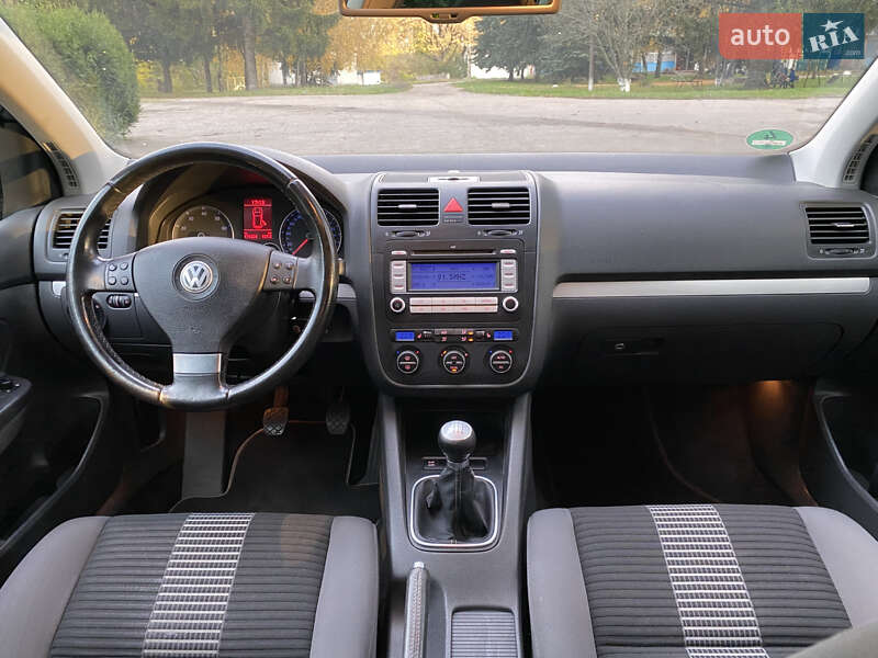 Хэтчбек Volkswagen Golf 2008 в Умани