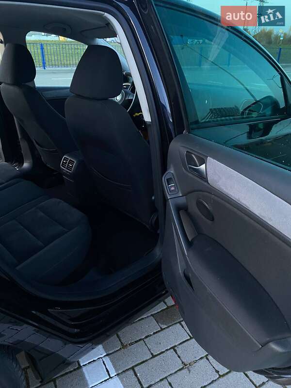 Хетчбек Volkswagen Golf 2009 в Нововолинську