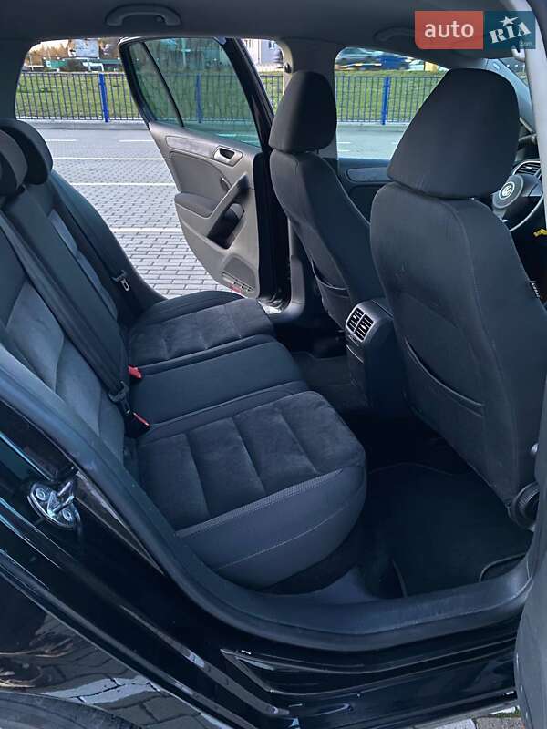 Хетчбек Volkswagen Golf 2009 в Нововолинську