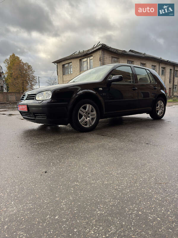 Хэтчбек Volkswagen Golf 2001 в Ахтырке