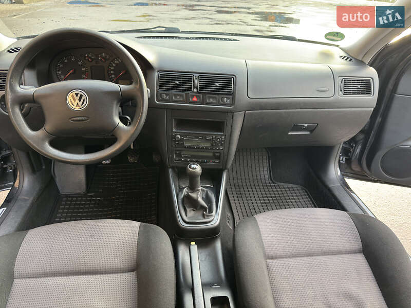 Хэтчбек Volkswagen Golf 2001 в Ахтырке