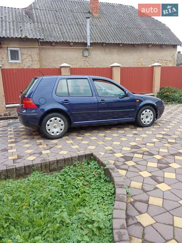Хетчбек Volkswagen Golf 1997 в Виноградові