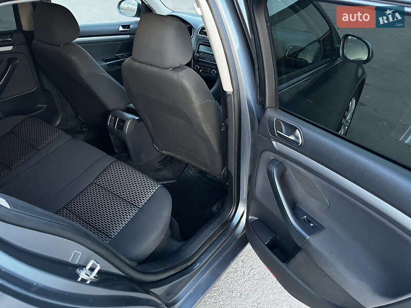 Универсал Volkswagen Golf 2010 в Львове