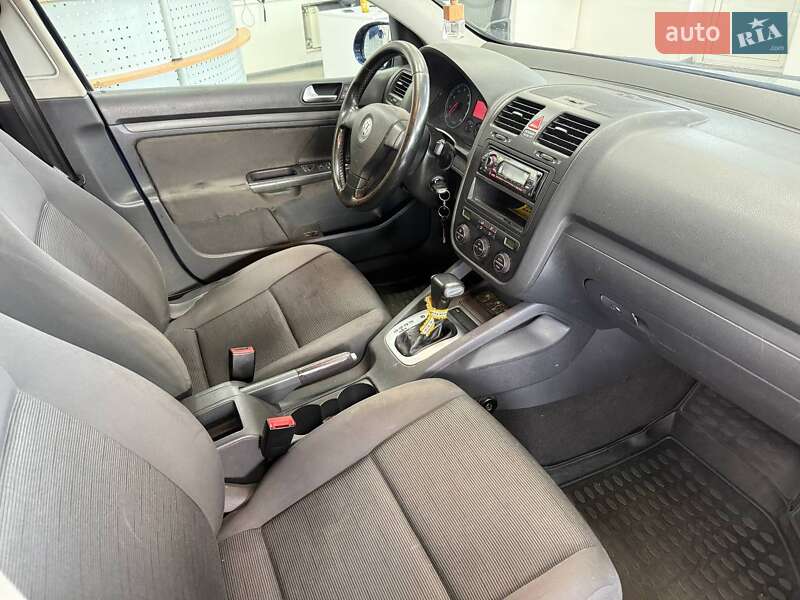 Хэтчбек Volkswagen Golf 2006 в Киеве