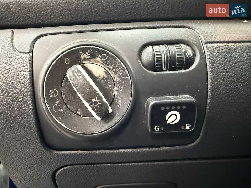 Хэтчбек Volkswagen Golf 2006 в Киеве