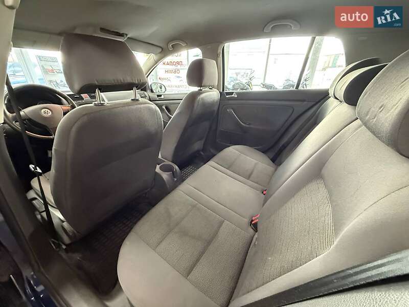 Хэтчбек Volkswagen Golf 2006 в Киеве