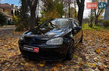 Хетчбек Volkswagen Golf 2004 в Києві