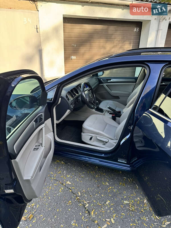 Универсал Volkswagen Golf 2015 в Одессе