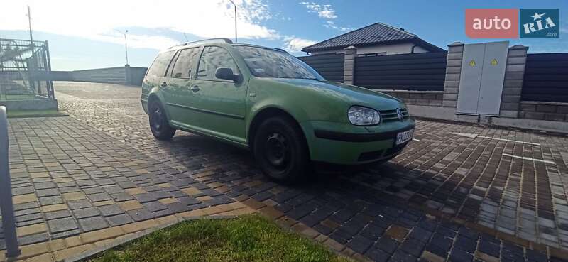 Универсал Volkswagen Golf 2003 в Вараше