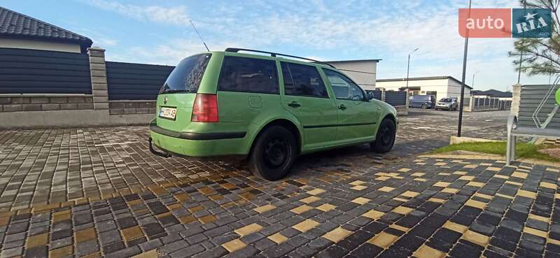 Универсал Volkswagen Golf 2003 в Вараше
