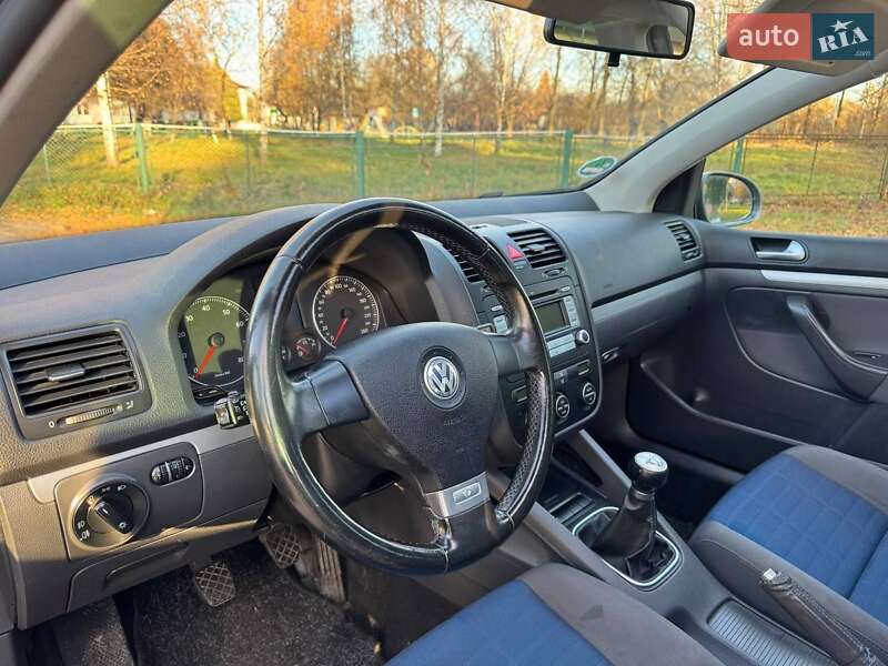 Хэтчбек Volkswagen Golf 2007 в Надворной